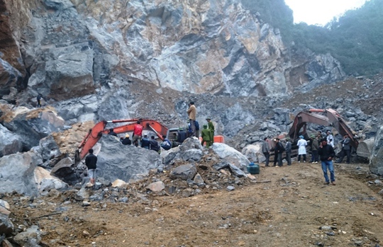
Hiện trường nơi xảy ra vụ sập mỏ đá ở Thanh Hóa ngày 22-1
