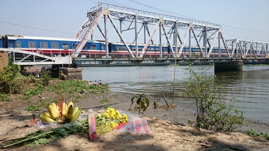 
Cầu Bình Lợi cũ - nơi nam thanh niên nhảy sông tự tử.
