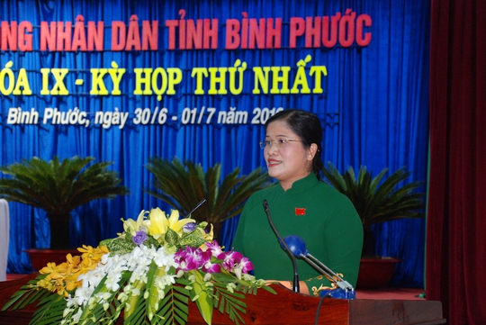 
Tân Chủ tịch HĐND tỉnh Bình Phước khóa IX, bà Trần Tuệ Hiền phát biểu nhậm chức.
