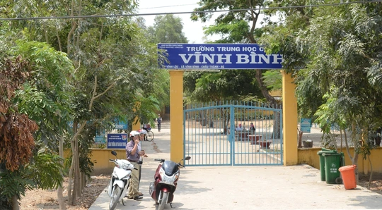 
Trường THCS Vĩnh Binh, nơi xảy ra vụ nâng khống điểm để học sinh được xét tốt nghiệp.
