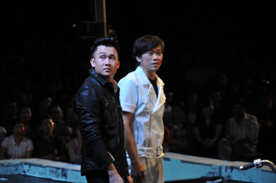 Hoài Linh và Dương Triệu Vũ - hai anh em lần đầu tiên diễn chung trong một vở kịch