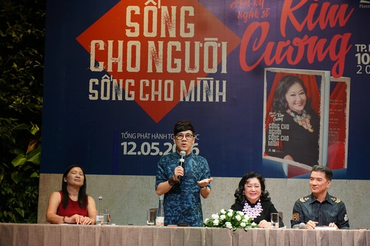 NSUT Th&agrave;nh Lộc, ca sĩ Đ&agrave;m Vĩnh Hưng đến dự v&agrave; ph&aacute;t biểu trong buổi họp b&aacute;o