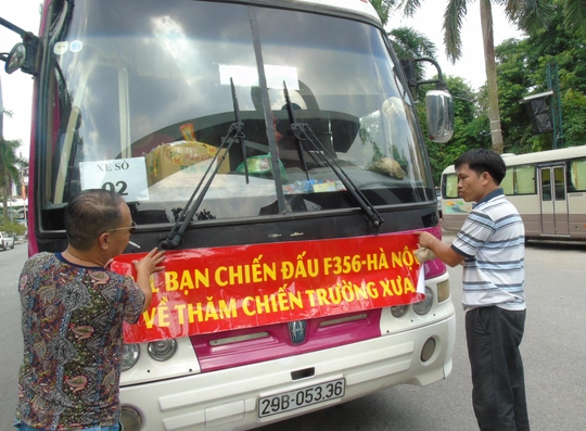 
Những cựu chiến binh Sư đoàn 356 tại Hà Nội chuẩn bị cho chuyến về lại chiến trường xưa.

