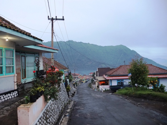 
Ceromo Lawang thanh bình, yên ắng trong chiều bãng lãng
