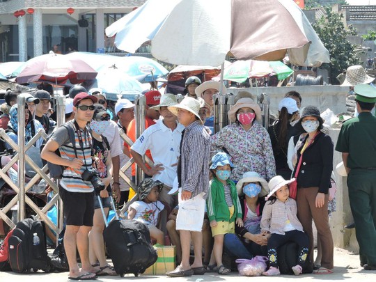 Chờ đợi phơi nắng ra đảo Lý Sơn