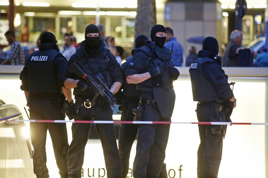 Lực lượng đặc nhiệm Đức canh gác ở Munich Ảnh: Reuters
