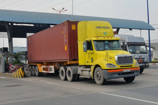 Cần làm rõ mọi yếu tố dẫn đến mức phí áp dụng trên các tuyến BOT. Trong ảnh: Một trạm thu phí giao thông ở phía Nam. Ảnh: Tấn Thạnh