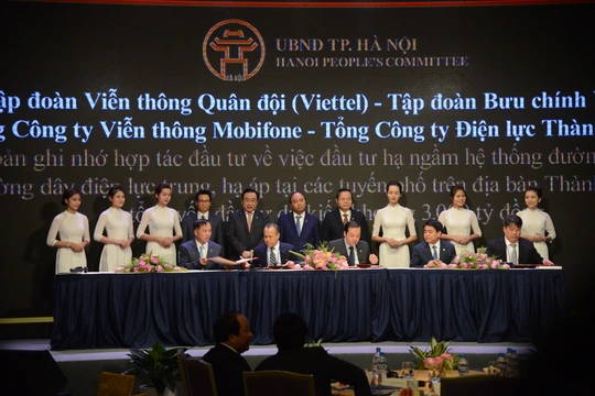 Lễ ký kết giữa VNPT và lãnh đạo Hà Nội về việc xây dựng chính quyền điện tử
