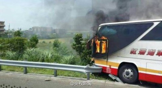 
Hiện trường vụ cháy xe buýt ở Đài Loan khiến 26 người chết hôm 19-7. Ảnh: Ifeng
