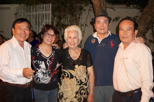 Vợ chồng NS Minh Tâm, Tài Lương vui mừng gặp lại các đồng nghiệp