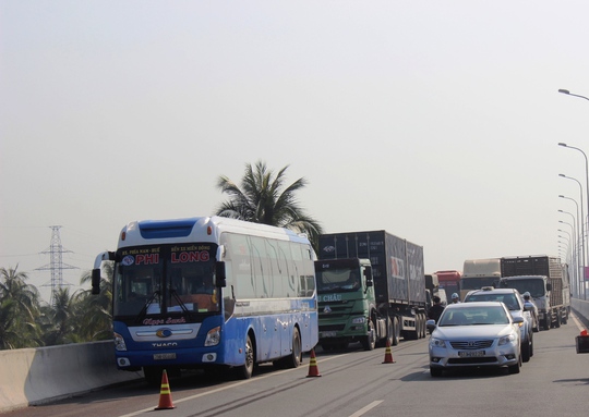 Sự cố khiến giao thông trên đường cao tốc bị ùn ứ