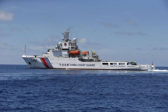 Tàu hải cảnh Trung Quốc tại Bãi Cỏ Mây thuộc quần đảo Trường Sa của Việt Nam Ảnh: Reuters