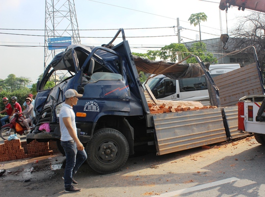 
Xe tải biến dạng sau tai nạn
