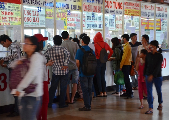 
Hành khách tập trung mua vé ở các tuyến đến những khu du lịch như Vũng Tàu, Phan Thiết, Nha Trang...

