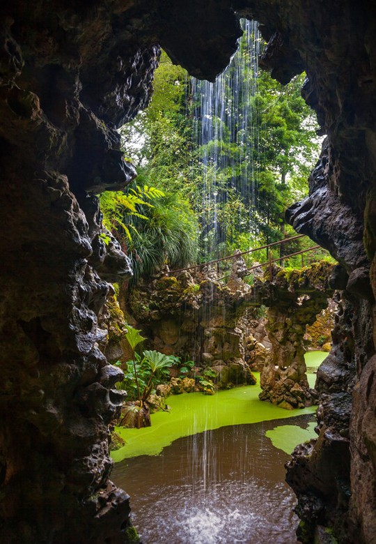 
Lâu đài Quinta da Regaleira với nhiều cảnh đẹp
