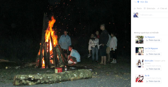Trong các bức ảnh trên trang mạng xã hội được định vị ở Hòn Bà, có cả những cây gỗ to được mang ra đốt lửa trại