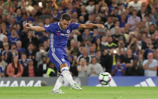 
Hazard được HLV Conte tin tưởng giao trọng trách dẫn dắt hàng công Chelsea và anh đã không phụ lòng mong mỏi với bàn mở tỉ số từ chấm 11 mét
