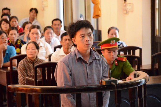 
Bị cáo Nguyễn Ngọc Nguyên trả lời thẩm vấn trước HĐXX
