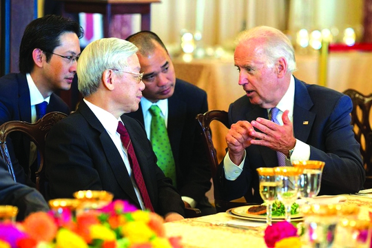 
Tổng Bí thư Nguyễn Phú Trọng và Phó Tổng thống Joe Biden tại buổi chiêu đãi trọng thể của chính phủ Mỹ hôm 7-7-2015. Ảnh: TWITTER
