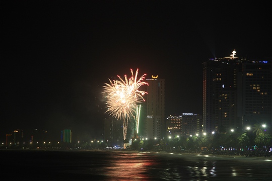 
Hình ảnh pháo hoa tại thành phố biển Nha Trang
