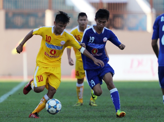 Tuấn Hải (10) ghi cú đúp giúp U19 Hà Nội T&T lội ngược dòng, sớm vào bán kết