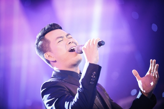 Hồ Trung Dũng hát mừng ca sĩ Việt Anh