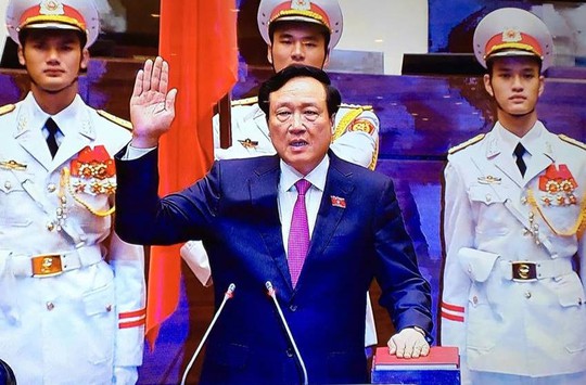 Ông Nguyễn Hoà Bình tuyên thệ