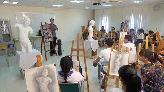 Một giờ học của sinh viên ngành thiết kế đồ họa Trường ĐH Hoa Sen