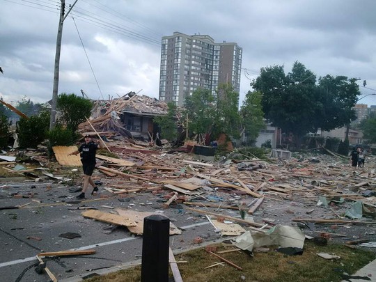 
Ngôi nhà tan tành vì vụ nổ lớn. Ảnh: Philip Cheung, THE CANADIAN PRESS
