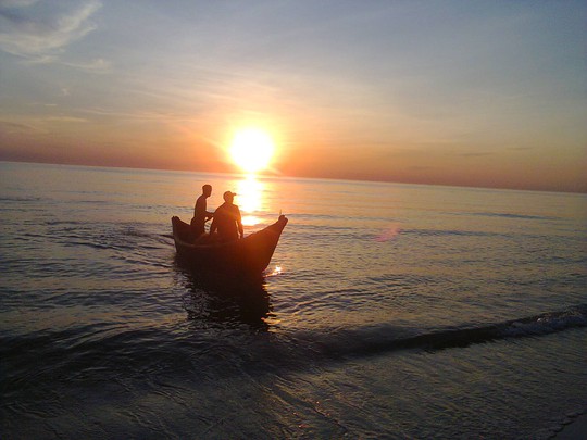 Bình minh trên biển Thuận An mang một vẻ đẹp say đắm lòng người.