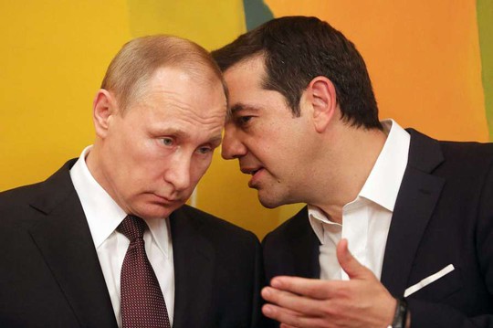 Tổng thống Nga Vladimir Putin (trái) gặp Thủ tướng Hy Lạp Alexis Tsipras Tsipras hôm 27-5 Ảnh: REUTERS