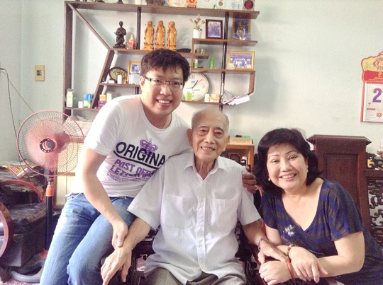 NS Phượng Liên và nhà báo Thanh Hiệp đến thăm ông Dương Đình Thảo - nguyên Giám đốc Sở VHTT TPHCM