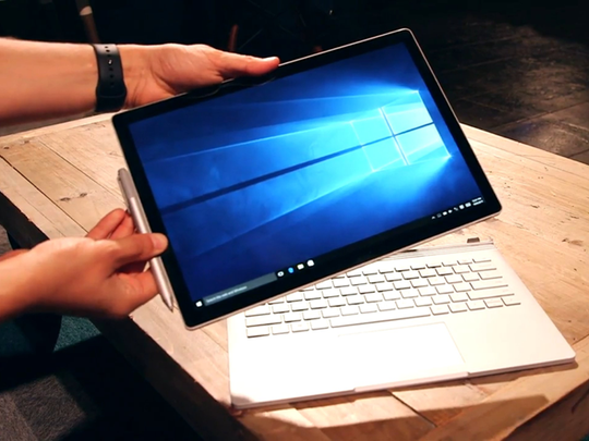 
Mẫu laptop chuyển đổi Surface Book đầu tiên của Microsoft được đánh giá cao.
