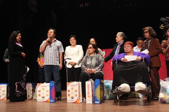 
NSND - đạo diễn Trần Ngọc Giàu, Chủ tịch Hội Sân khấu TPHCM, nói lời tri ân đến NSND Kim Cương
