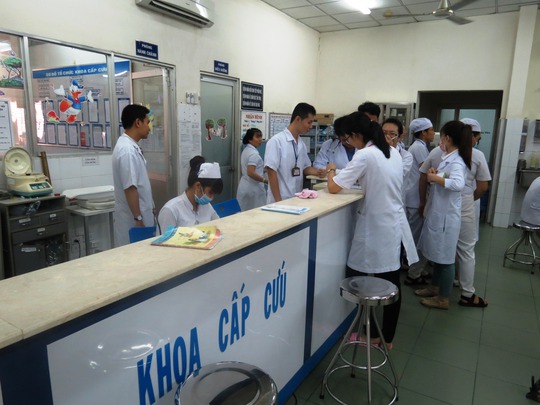 
Mỗi năm, Bệnh viện Nhi Đồng 1 tiếp nhận 20-30 ca ngạt nước trong tình trạng rất nặng, khoảng 3-4 ca trong số này tử vong, nhiều ca khác cũng bị di chứng não nặng nề
