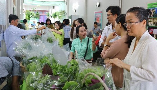 
...và cũng là nơi giao lưu, chia sẻ kinh nghiệm kinh doanh tử tế của các doanh nghiệp và người dân.
