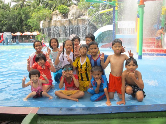 CapitaLand Việt Nam tổ chức “Ngày hội bơi lội” cho trẻ em đường phố