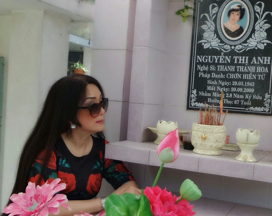 Viếng mộ cố nghệ sĩ Thanh Thanh Hoa - cô đào tài sắc vẹn toàn