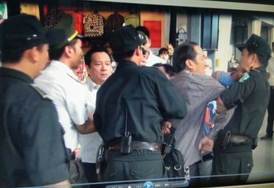
Lực lượng an ninh đang khống chế vị hành khách gây rối tại Sân bay Quốc tế Đà Nẵng
