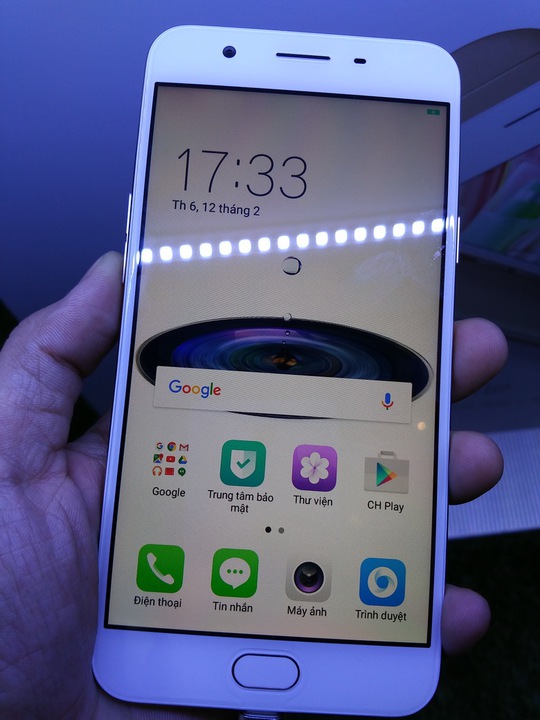 Điện thoại OPPO F1s cho selfie 16 chấm: Tự sướng là một phong cách sống của rất nhiều người hiện nay, và OPPO F1s được thiết kế đặc biệt để có thể chụp selfie đẹp và sắc nét với 16 chấm. Thiết kế sang trọng, cấu hình mạnh mẽ và tính năng camera tuyệt vời là những điểm nổi bật của chiếc điện thoại này. Đến với OPPO F1s, bạn sẽ không còn phải lo lắng về khả năng chụp ảnh selfie nữa đâu nhé!