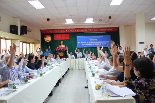 
Các đại biểu tham dự hội nghị biểu quyết thống nhất danh sách ứng cử ĐBQH TP HCM là 36 người
