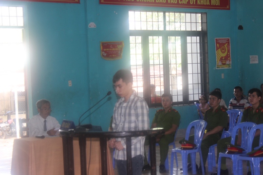 
Bị cáo Nguyễn Ngọc Tân tại phiên tòa lưu động
