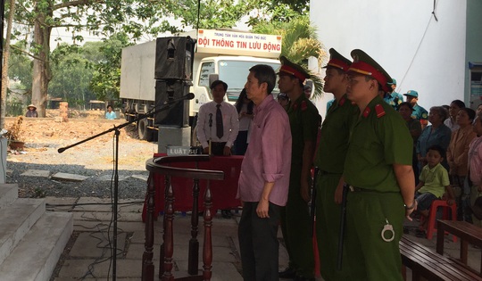 
Phan Văn Liêu nghe tòa tuyên án
