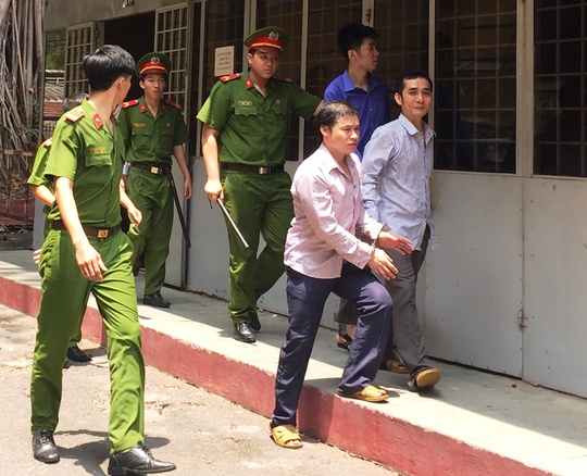 
Bị cáo Lê Văn Cường lãnh 18 năm tù về tội Giết người
