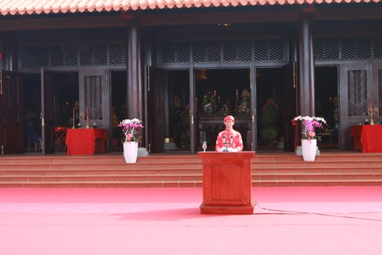 
Đại diện gia tộc Đức Lễ Thành Hầu Nguyễn Hữu Cảnh phát biểu cảm ơn.

