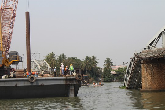 Việc cố định à lan khó khăn do địa chất cứng, nước chảy mạnh