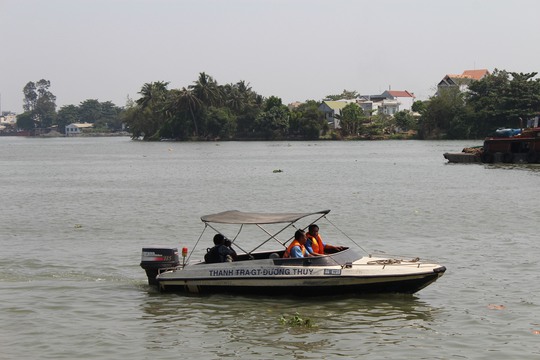 Lực lượng cảnh sát, thanh tra giao thông giám sát, phong tỏa khu vực