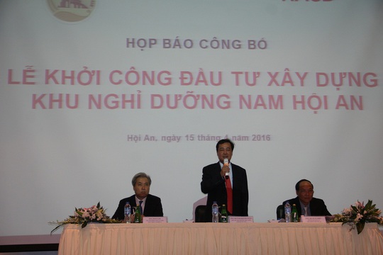 Ông Huỳnh Khánh Toàn, Phó chủ tịch UBND tỉnh Quảng Nam trả lời câu hỏi tại buổi họp báo