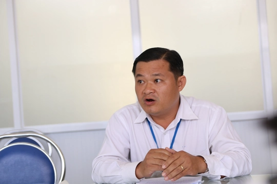 Ông Huỳnh Phạm Văn Hồng, chánh văn phòng UBND huyện Bình Chánh. Ảnh: LÊ PHONG