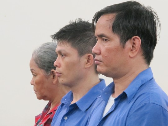 
Cao Trí Trung (phải) bị tuyên án chung thân
